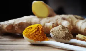 Czy kurkuma to to samo co curry? Odkryj kluczowe różnice!