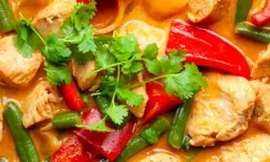 Jakie warzywa do kurczaka curry? Odkryj smaki, które zachwycą!