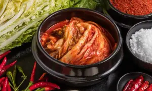 Kimchi jak smakuje - odkryj wyjątkowe smaki i aromaty tej potrawy