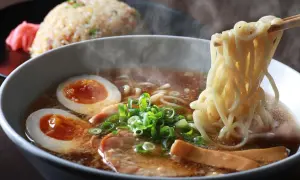 Jak smakuje ramen? Odkryj niezwykłe smaki i aromaty tej zupy