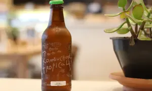 Dlaczego kombucha smakuje jak ocet? Zrozum smak i fermentację