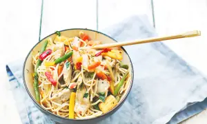 Ile gotować makaron chow mein, aby zawsze był idealnie miękki?