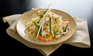 Ile kalorii ma pad thai? Zaskakujące fakty o kaloryczności dania
