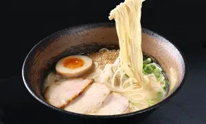 Ramen z czego jest: odkryj składniki i tajemnice tej zupy