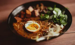 Jak zrobić ramen z rosołu w prosty sposób - smaczny i szybki przepis