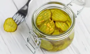 Jak zrobić ogórki w curry - prosty przepis na pyszny dodatek