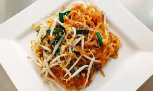 Jakie warzywa do pad thai? Odkryj najlepsze składniki do dania