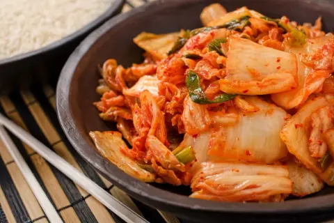 Ile kalorii ma kimchi? Zaskakujące fakty o kaloryczności tego przysmaku