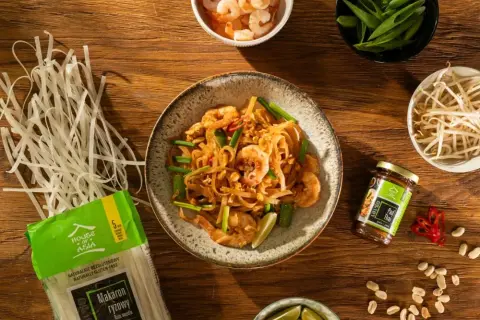 Jak smakuje pad thai? Odkryj niezwykłe połączenie smaków tej potrawy