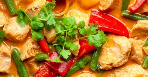 Jakie warzywa do kurczaka curry? Odkryj smaki, które zachwycą!