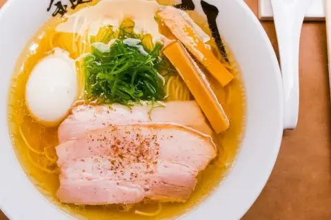 Ile kalorii ma ramen? Zaskakujące wartości kaloryczne i porady dietetyczne