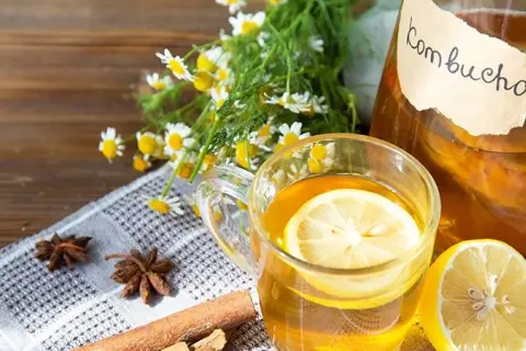 Czy kombucha jest zdrowa? Poznaj korzyści i zagrożenia dla zdrowia