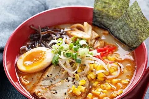 Jaki makaron do ramen: Wybierz najlepszy rodzaj do idealnej zupy