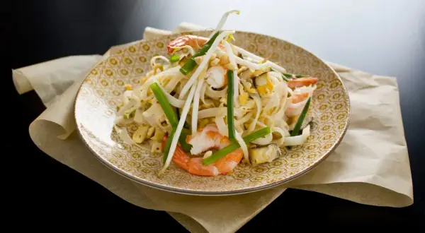 Ile kalorii ma pad thai? Zaskakujące fakty o kaloryczności dania