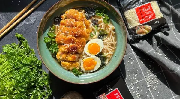 Jak zrobić ramen z kurczakiem - prosty przepis na pyszne danie
