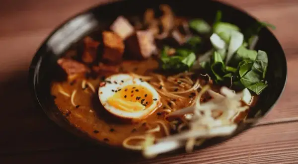 Jak zrobić ramen z rosołu w prosty sposób - smaczny i szybki przepis