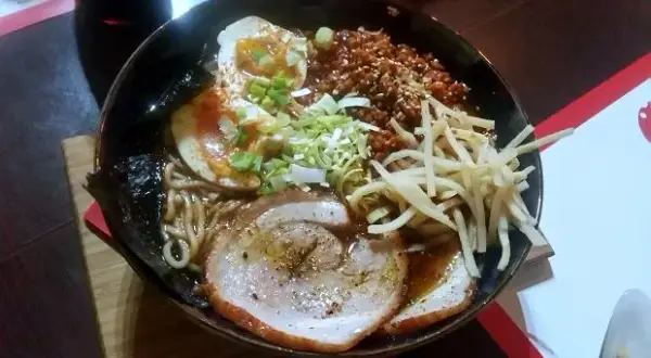Ile kosztuje ramen w Polsce? Ceny w restauracjach, które zaskoczą