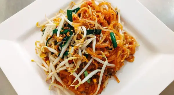 Jakie warzywa do pad thai? Odkryj najlepsze składniki do dania