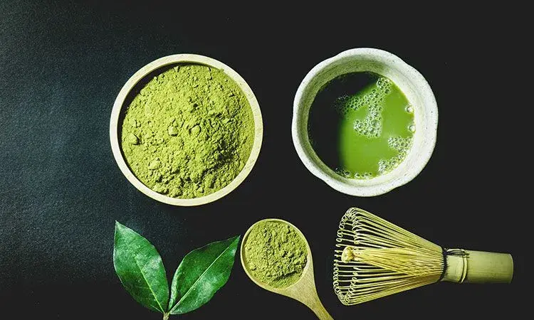 Czy matcha to zielona herbata? Odkryj jej właściwości i różnice