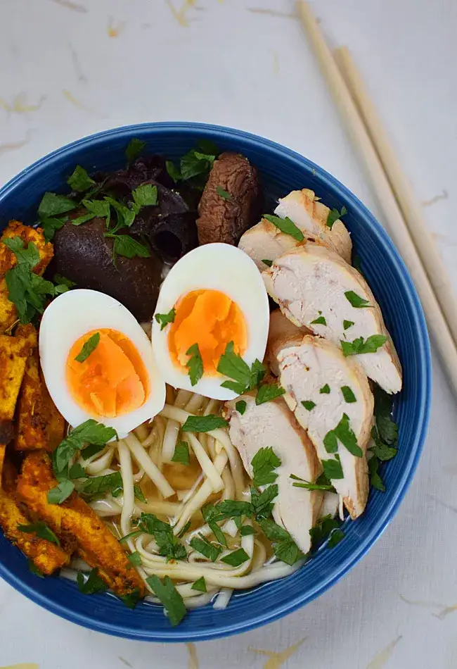 Zdjęcie Jak zrobić ramen z kurczakiem - prosty przepis na pyszne danie