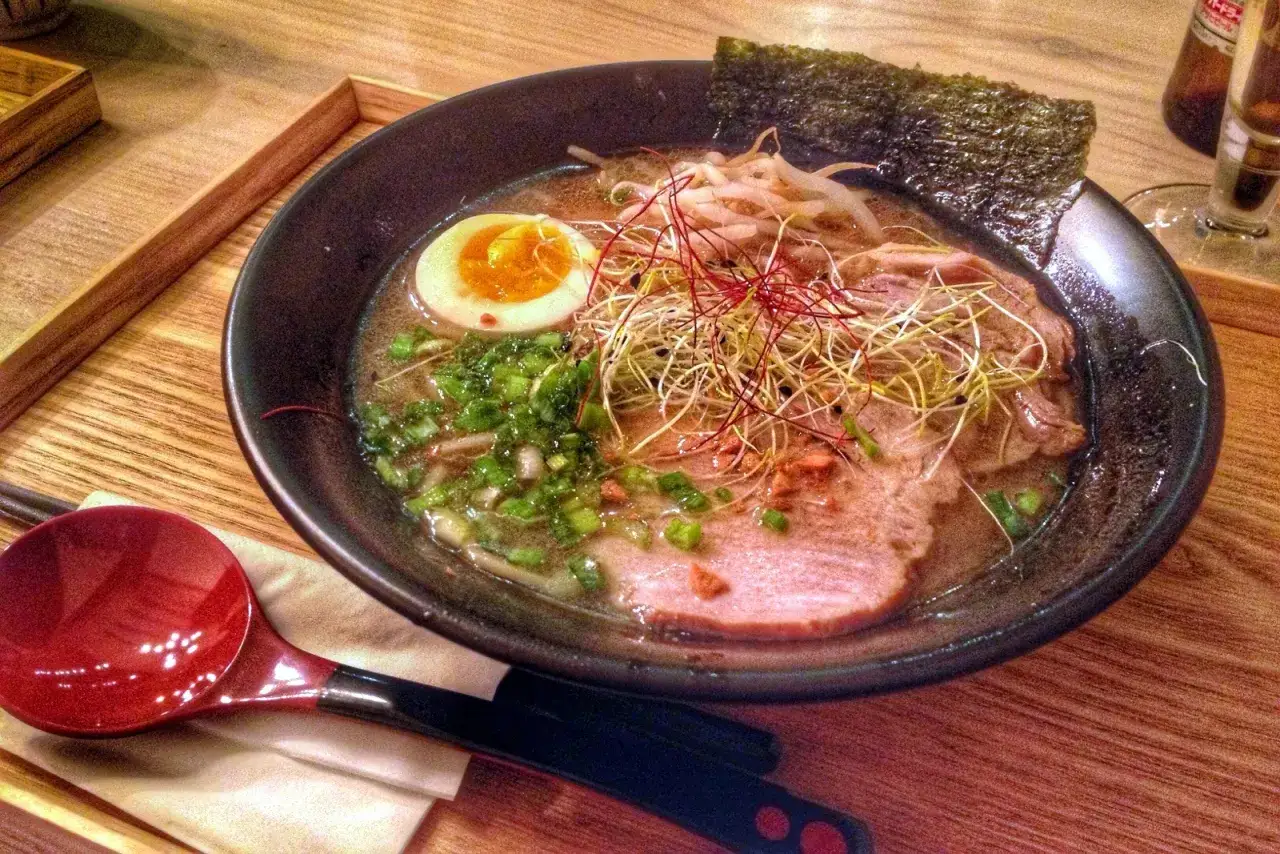 Zdjęcie Ile kosztuje ramen w Polsce? Ceny w restauracjach, które zaskoczą