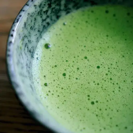 Zdjęcie Czy matcha to zielona herbata? Odkryj jej właściwości i różnice