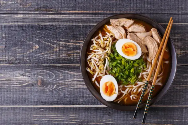 Ramen co to za potrawa? Poznaj sekrety tego japońskiego dania