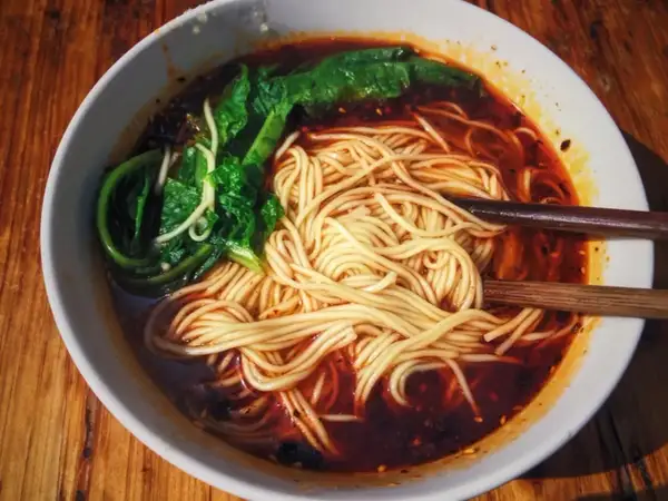 Makaron chow mein z czego jest zrobiony? Poznaj składniki i ich znaczenie
