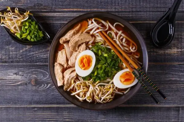 Czy ramen jest zdrowy? Odkryj, co wpływa na jego wartość odżywczą