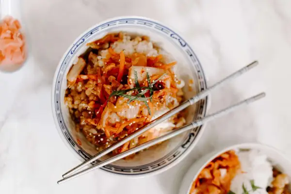 W czym kisić kimchi? Odkryj sekrety idealnej fermentacji