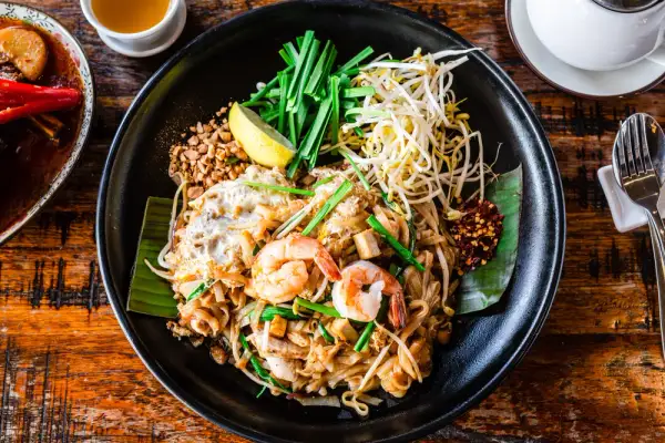 Czy pad thai jest zdrowy? Odkryj, co wpływa na jego wartość odżywczą