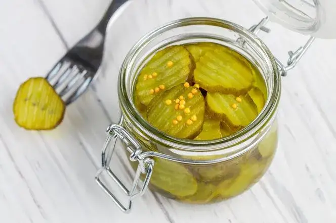 Jak zrobić ogórki w curry - prosty przepis na pyszny dodatek